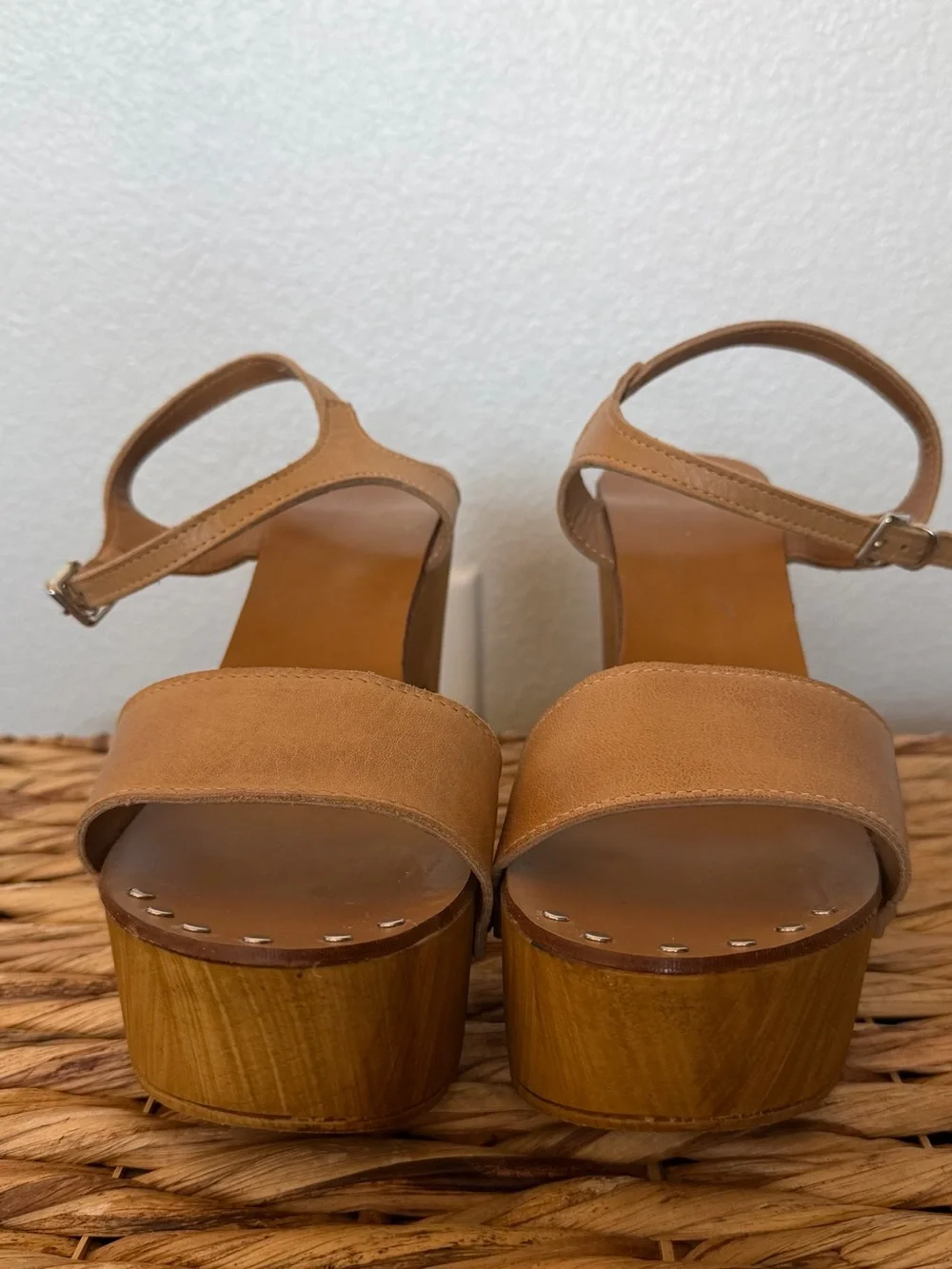 Tan Leather Studded Wood Platform Clog Sandals Size 40 Boho 70s